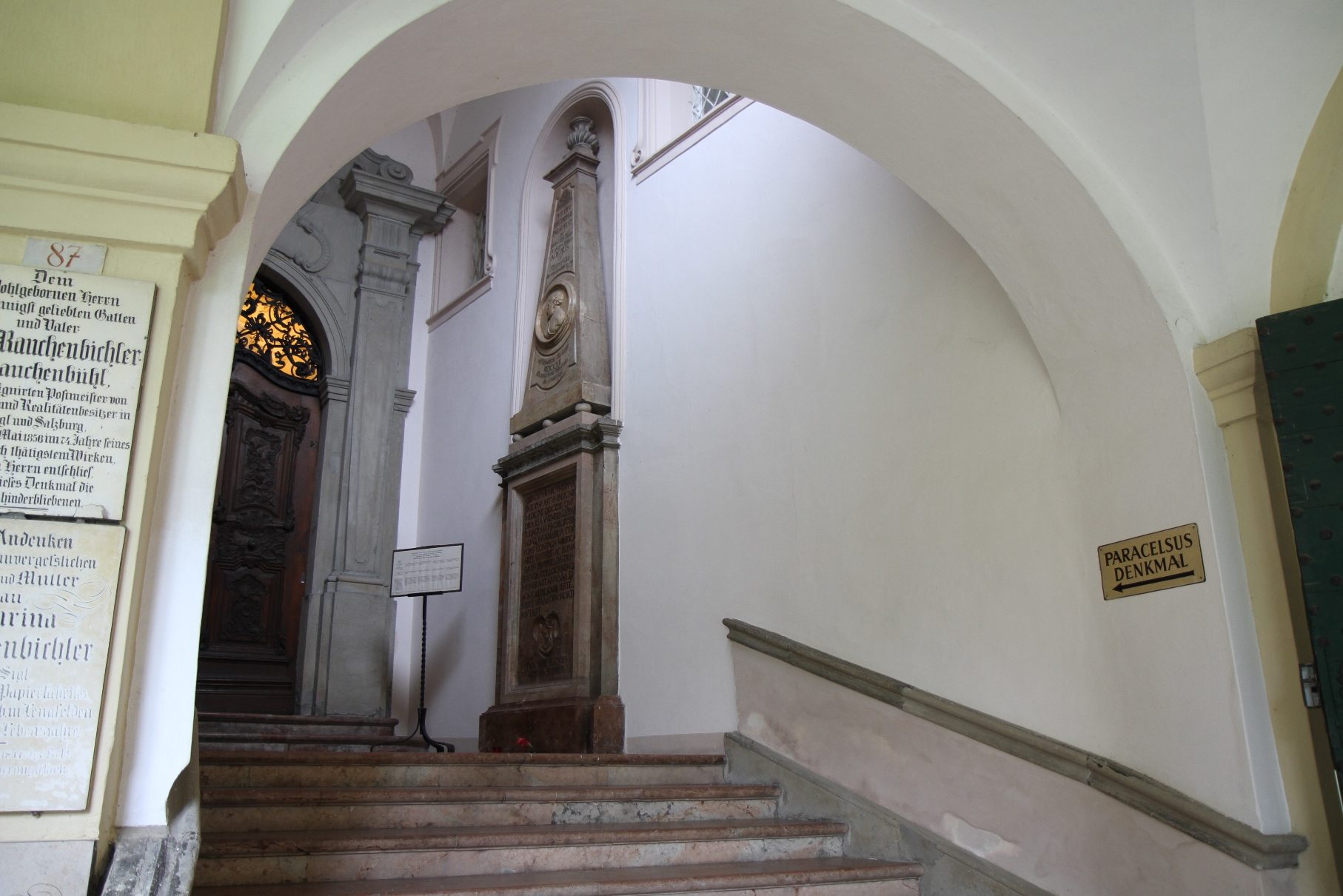 Paracelsus' tomb, Salzburg - 01.JPG